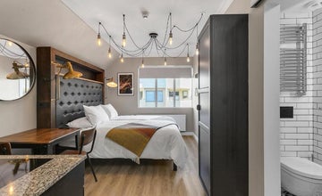 Oddsson Downtown Hotel offre camere in stile appartamento nel centro di Reykjavik.