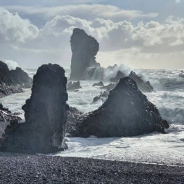 La costa della penisola di Snaefellsnes in Islanda vanta formazioni rocciose di grande effetto.