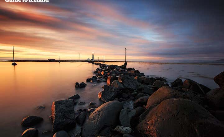 Le phare de Grotta est l&rsquo;un des coins secrets et tr&eacute;sors cach&eacute;s de Reykjavik, parfait pour admirer le coucher du soleil sur l&rsquo;Atlantique Nord.