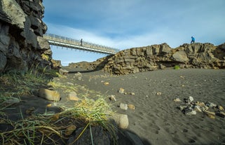 Die Brücke zwischen den Kontinenten verbindet die tektonischen Platten Nordamerikas und Eurasiens