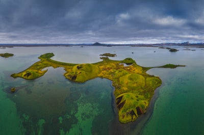 Pseudokratrene ved Myvatn-sjøen er noen av de mest interessante naturattraksjonene i området.