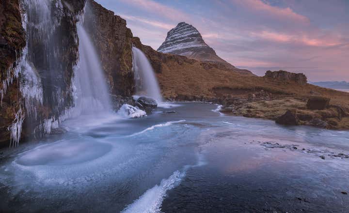 Kirkjufellsfoss waterfall boasts an epic setting with Kirkjufell mountain as its backdrop.