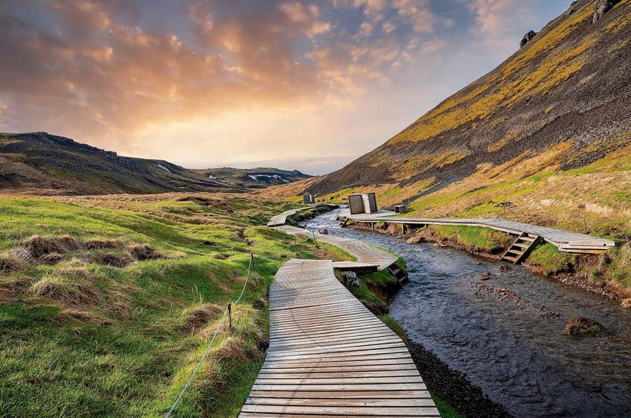 골든 서클에서 벗어나 갈 수 있는 우회 경로가 많이 있습니다.