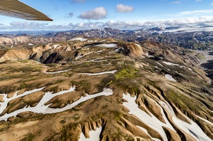 Flightseeing boven Landmannalaugar is de enige manier om de uitgestrekte wildernis van de regio echt te begrijpen.