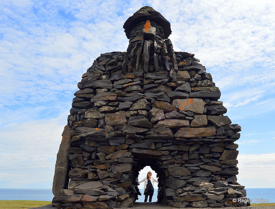 The Giantess Hít in Hítardalur Valley and the Party of the Trolls - Folklore from West Iceland