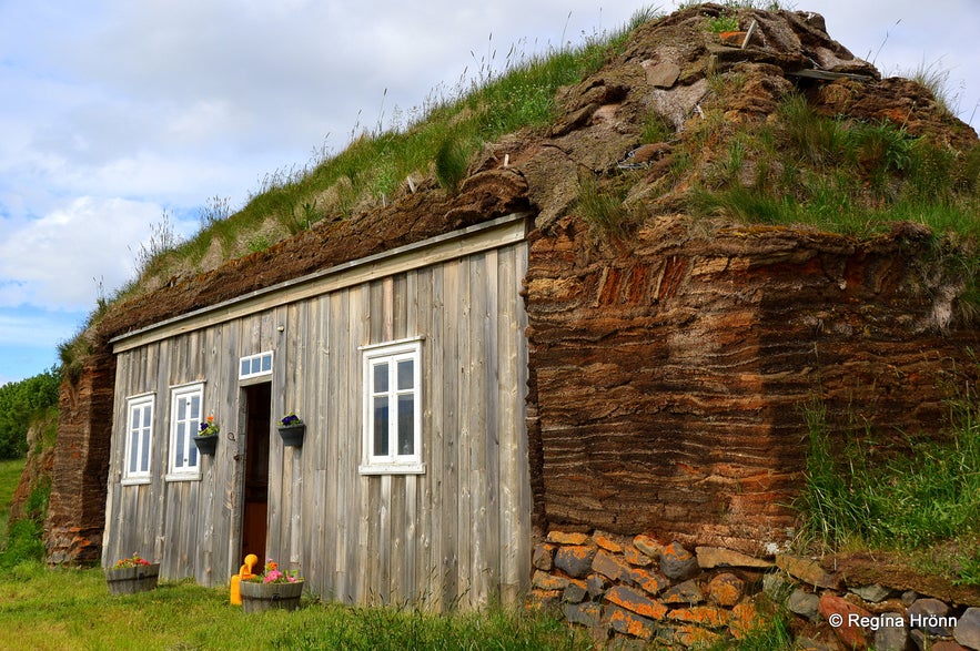 Tyrfingsstaðir Turf House in Skagafjörður in North-Iceland & Fornverkaskólinn