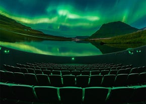 Perlan's planetarium er en imponerende 360-graders kuppelsal og hjem for "Áróra"-nordlysshowet, som er en  betagende audio-visuel oplevelse.