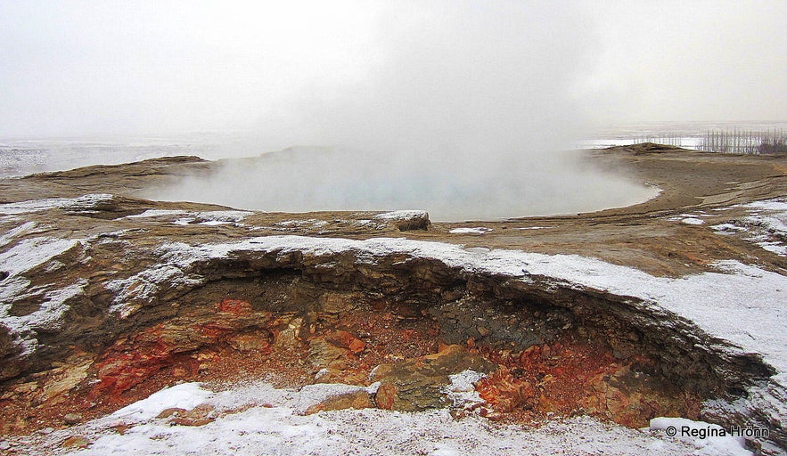 The spectacular Geysir Geothermal Area - Strokkur and all the other Hot Springs