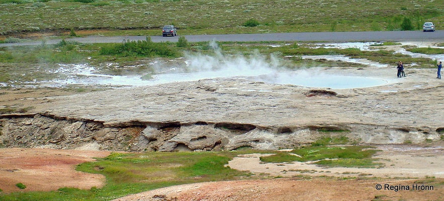 The spectacular Geysir Geothermal Area - Strokkur and all the other Hot Springs