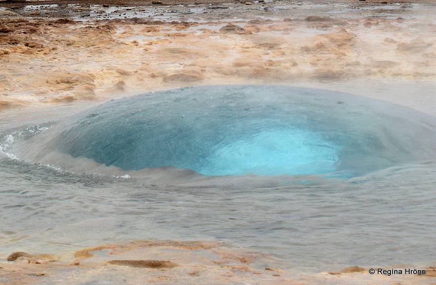 The blue bubble forming over Strokkur's vent just before eruption, a key moment to capture on camera.