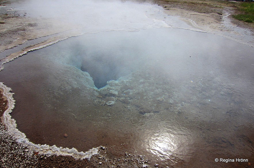 The spectacular Geysir Geothermal Area - Strokkur and all the other Hot Springs