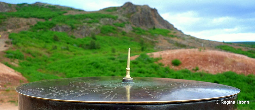 The spectacular Geysir Geothermal Area - Strokkur and all the other Hot Springs