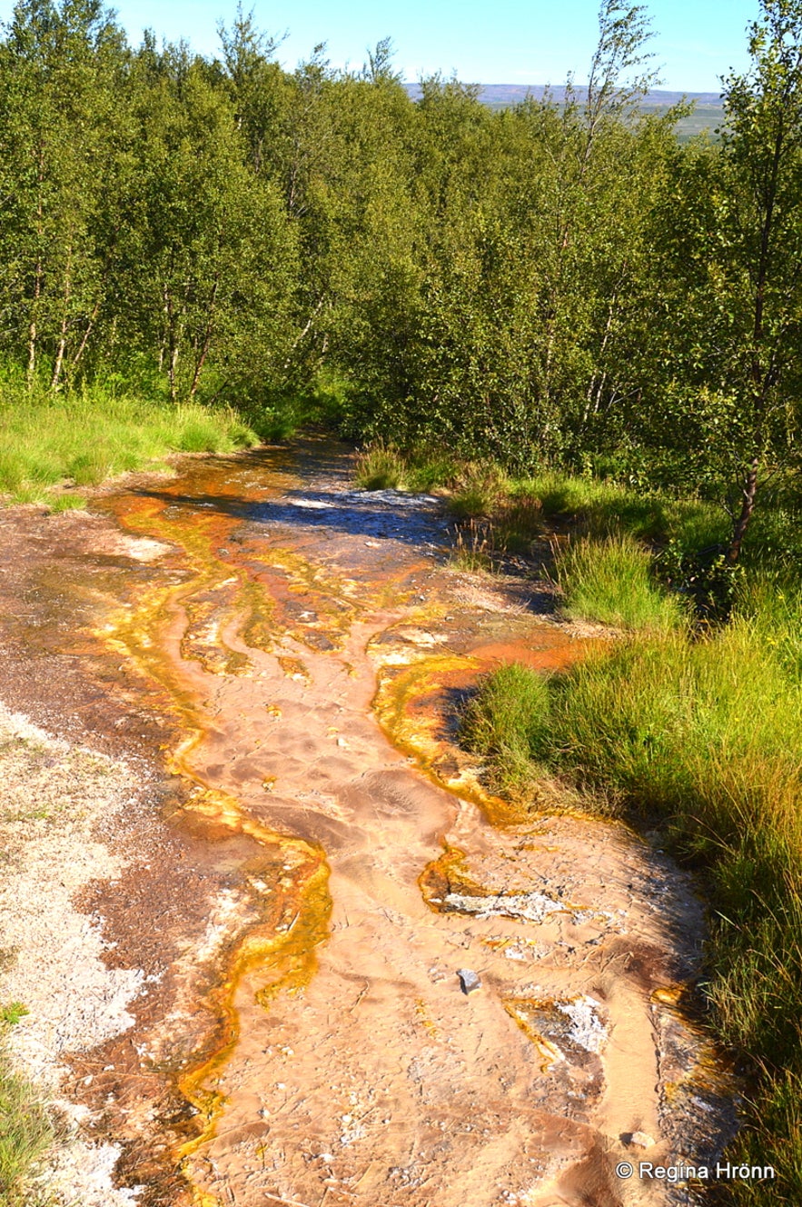 The spectacular Geysir Geothermal Area - Strokkur and all the other Hot Springs