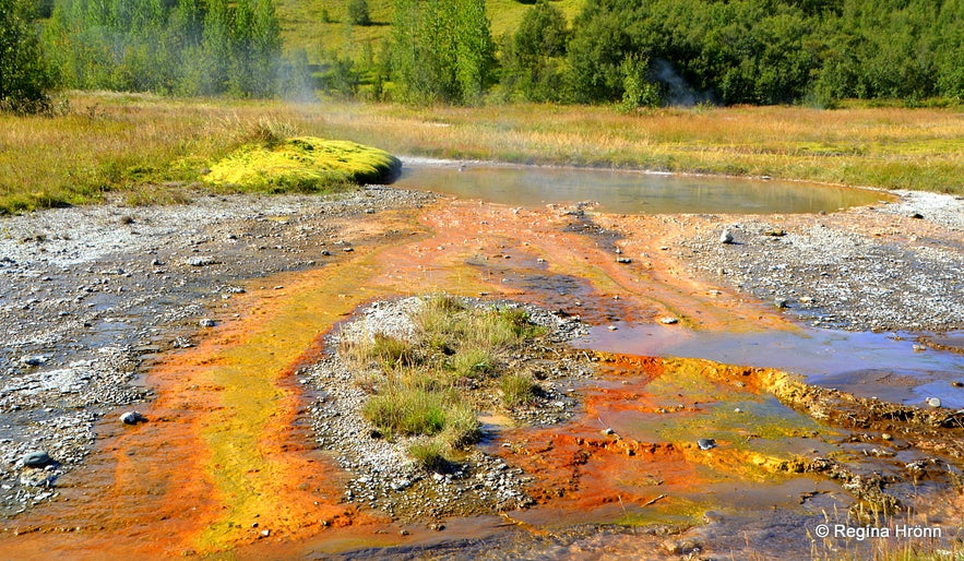 The spectacular Geysir Geothermal Area - Strokkur and all the other Hot Springs