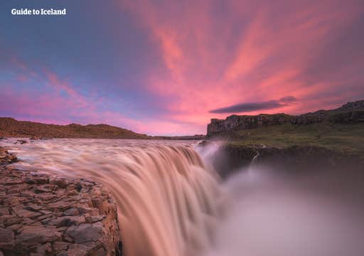 Spectacular 8-Hour Lake Myvatn and Dettifoss Waterfall Tour from Akureyri with Hot Springs Visit