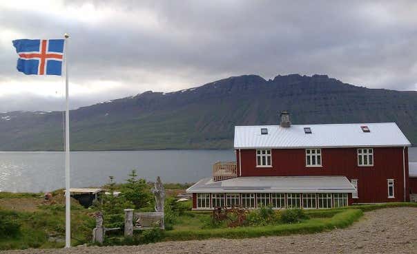 An outdoor image of the Skalanes Nature and Heritage Center.