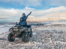 Aufregende 2-stündige Quad-Tour über die Berge Hafrafell & Ulfarsfell mit Transfer ab Reykjavik