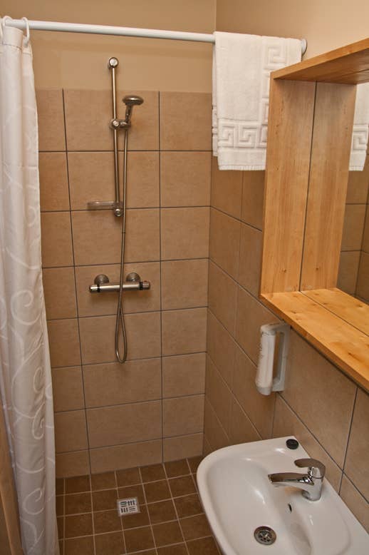 Hotel Natur's bathroom has a shower, perfect after a long tiring day.