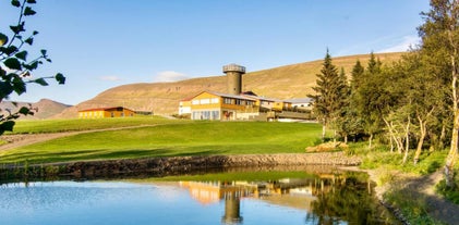 Hotel Natur znajduje się w pobliżu fiordu Eyjafjordur, co dodaje mu pięknego widoku.