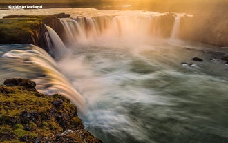 La cascada de Godafoss o 'La cascada de los Dioses' forma parte de la ruta del Círculo de Diamantes.