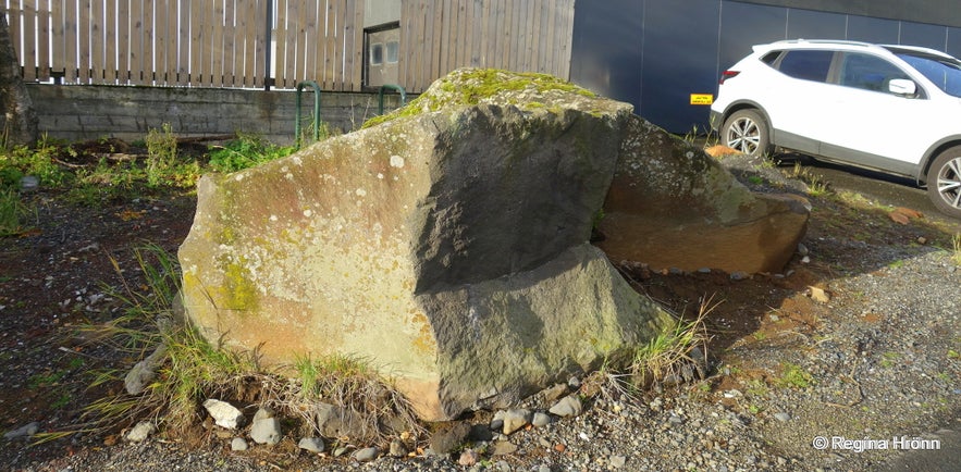 Huldumannssteinn í Reykjavík - The Elf Rock in Reykjavík, the Capital City of Iceland