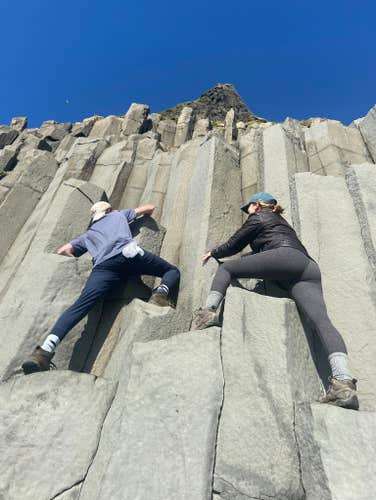 Private South Coast Sightseeing Tour with Luxury Transport from Reykjavik