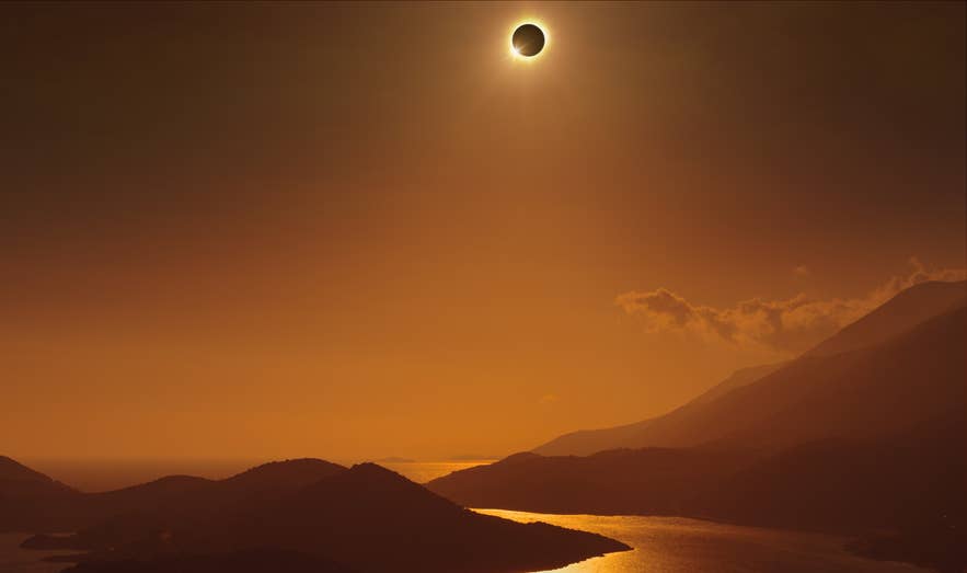 Eclissi solare totale visibile dall’Islanda il 12 agosto 2026.