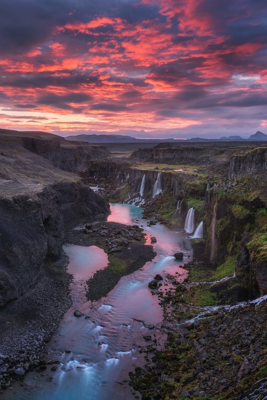 Cascada Hrauneyjafossar en Islandia, también conocida como Lekafossar o Fogrufossar.