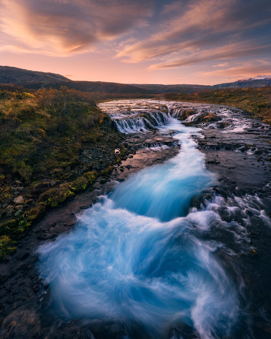 Wodospad Bruarfoss w południowo-zachodniej Islandii.