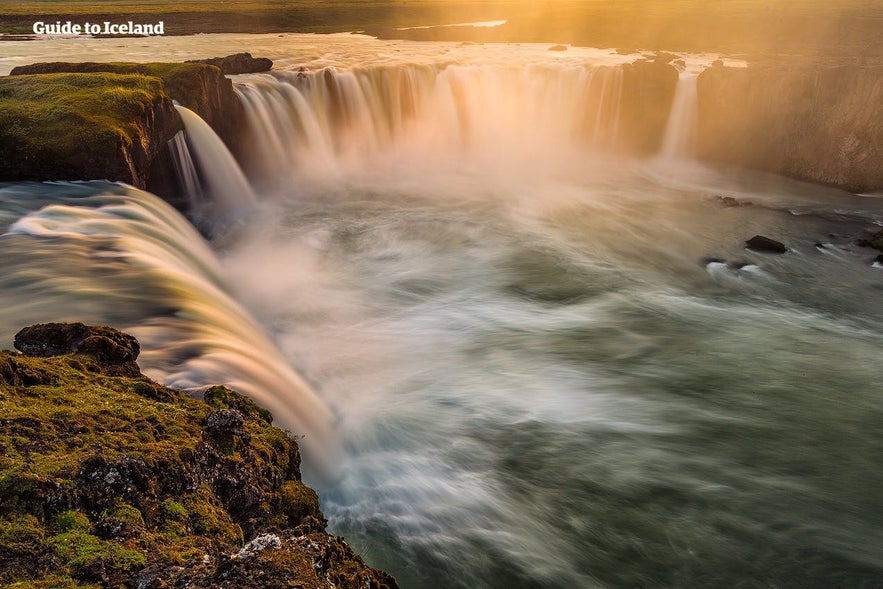 Wodospad Godafoss na Islandii.