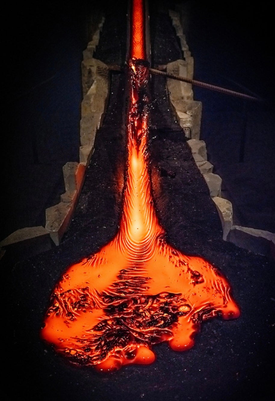 De lavashow in Reykjavik gebruikt echte lava in hun demonstraties.