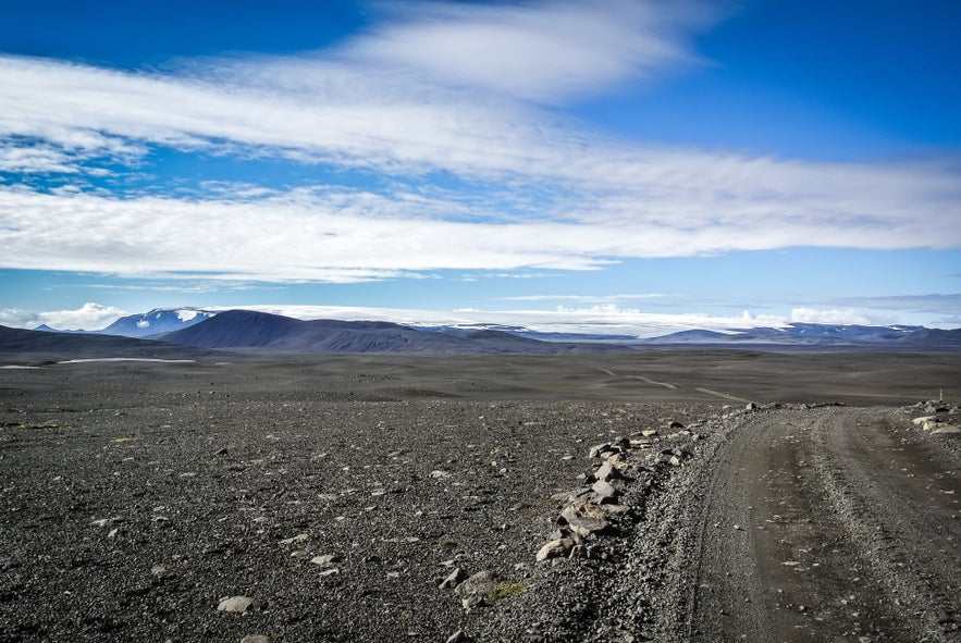 Gravel road through Iceland’s central Highlands