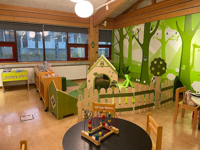 Ger&eth;uberg library indoor play area
