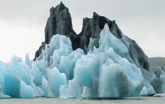 Small-Group Kayaking Tour in Fjallsarlon Glacier Lagoon