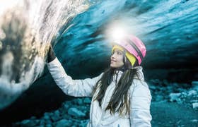 Small-Group 3-Hour Ice Cave Tour with Professional Photo Package in Vatnajokull