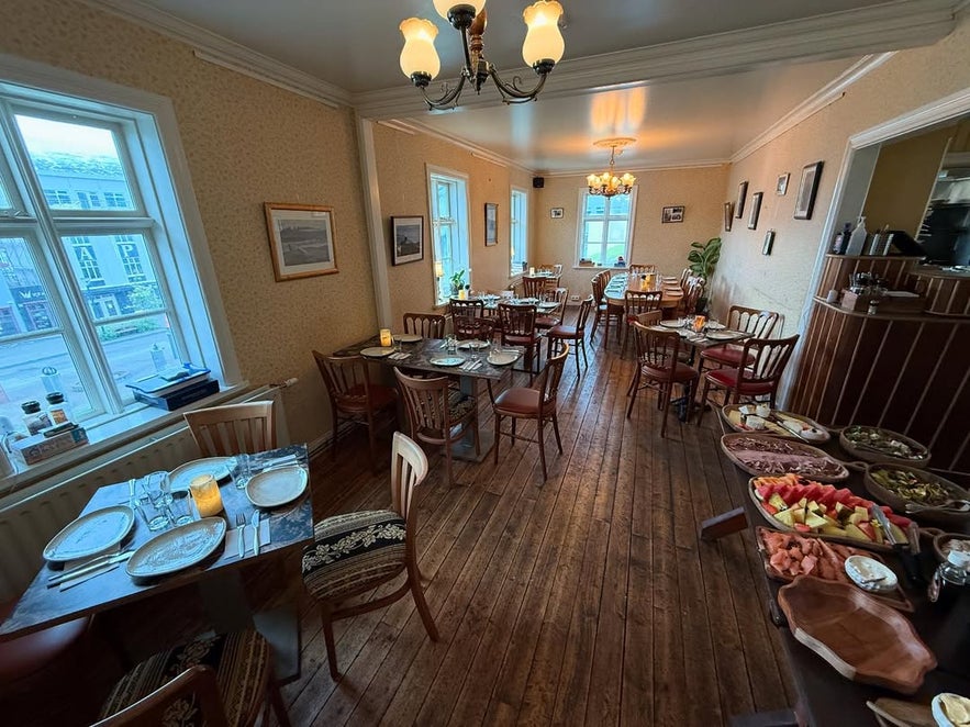 Cozy interior of Kaffi Ilmur in Akureyri, Iceland, serving brunch with a buffet and homemade dishes.
