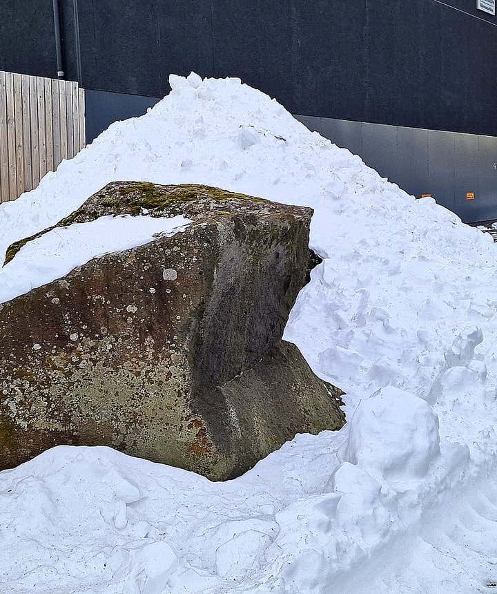 Huldumannssteinn í Reykjavík - The Elf Rock in Reykjavík, the Capital City of Iceland