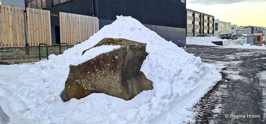 Huldumannssteinn í Reykjavík - The Elf Rock in Reykjavík, the Capital City of Iceland