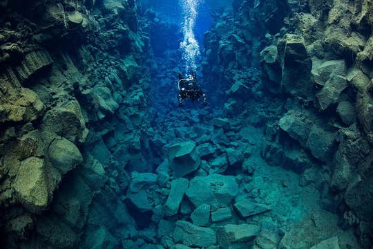 Extreme 4-Hour Silfra Diving Tour at Thingvellir National Park
