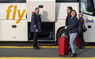 Edullinen Flybus-kuljetus Reykjavíkin BSÍ-bussiterminaalilta Keflavíkin lentoasemalle