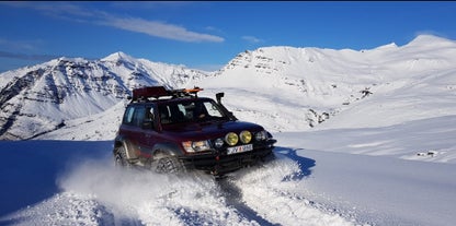 Naturskön tretimmestur med superjeep på glaciären Vatnajökull