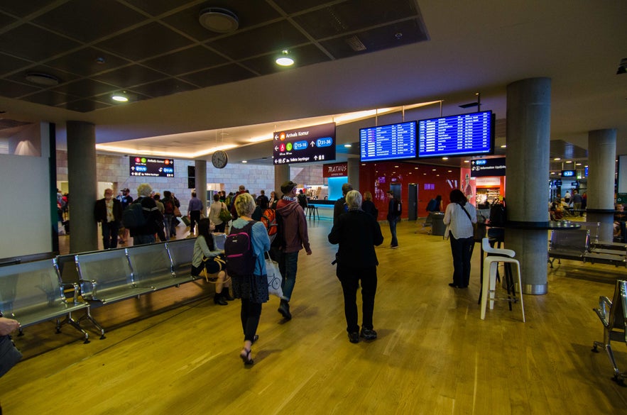 Uno sguardo all'interno dell'aeroporto di Keflavik in Islanda.