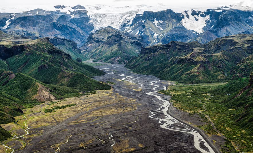Die majestätische Naturlandschaft von Thorsmörk entlang des Laugavegur-Wanderwegs in Island.