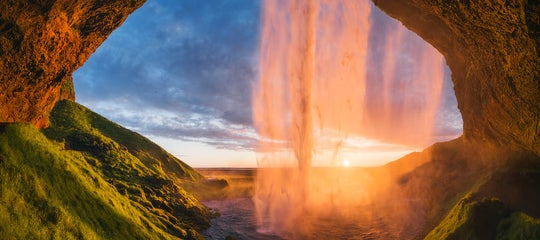 Seljalandsfoss waterfall.jpg