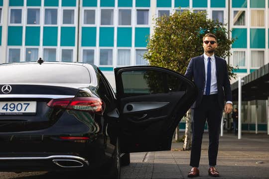 Private Transfer from Keflavik Airport to Reykjavik for 1 to 3 Passengers