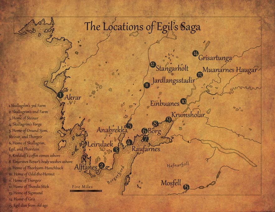 Eine Pergamentkarte zeigt 15 wichtige Orte aus der Egils Saga in Island, darunter Bauernhöfe, Wohnstätten und Schauplätze bedeutender Ereignisse.