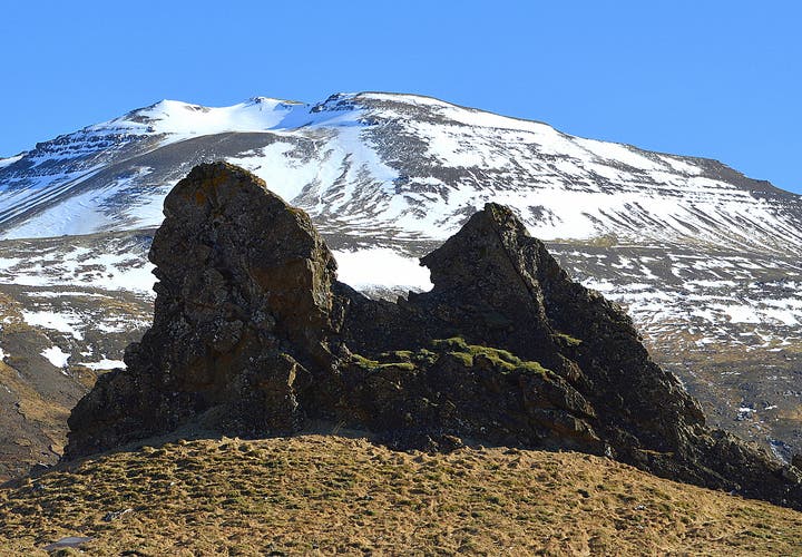 The Giantess Hít in Hítardalur Valley and the Party of the Trolls - Folklore from West Iceland