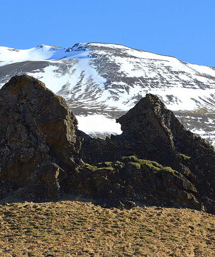The Giantess Hít in Hítardalur Valley and the Party of the Trolls - Folklore from West Iceland