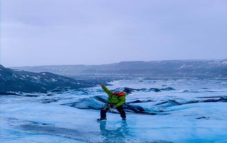 Erlebe auf dieser zweitägigen Tour an der Südküste eine Gletscherwanderung auf dem Solheimajökull.