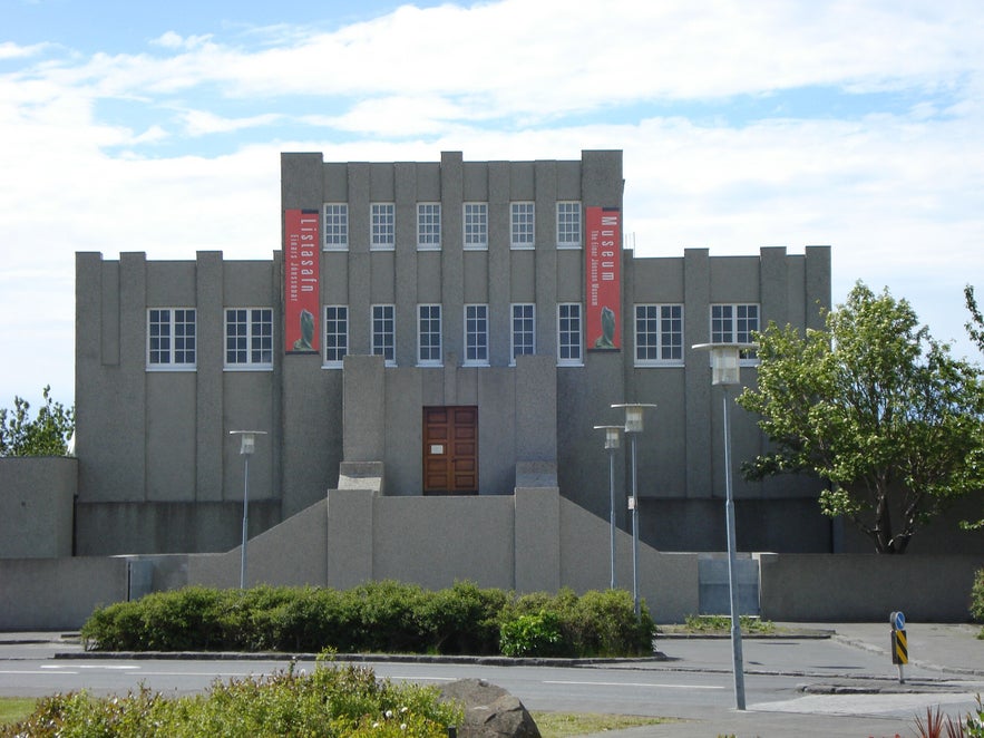 The Einar J&oacute;nsson Museum in Reykjav&iacute;k, a fortress-like concrete building with tall vertical windows and red banners, showcasing the sculptor&rsquo;s legacy.
